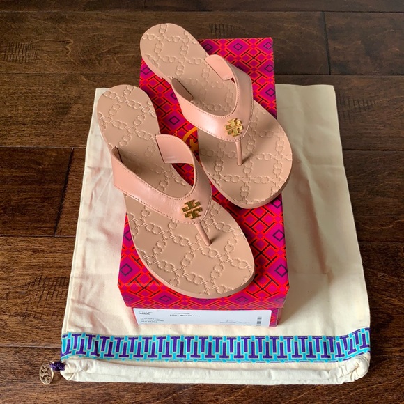 TORY BURCH Authentic Monroe Leather Thong Sandal Size 7.5 New In Box